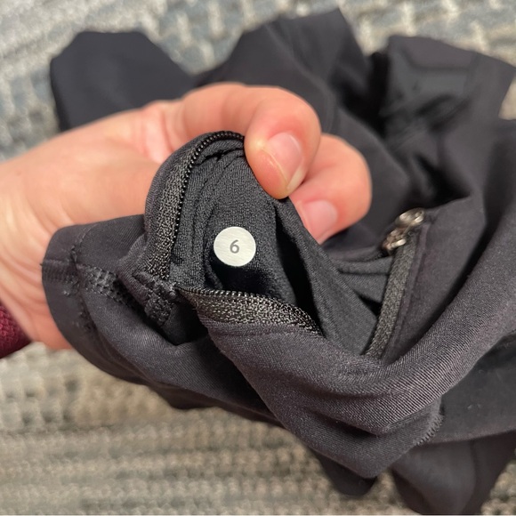 Lululemon Ladies Black Half Zip Pullover Jacket, Sweatshirt in Black, Size 6 - Picture 13 of 13
